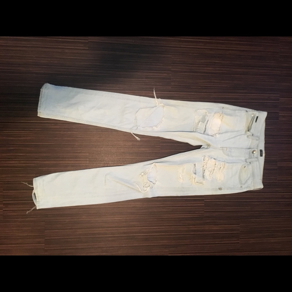 UO BDG - light wash distressed jeans